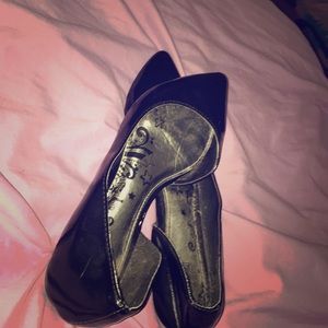 Pointed toe dress shoes